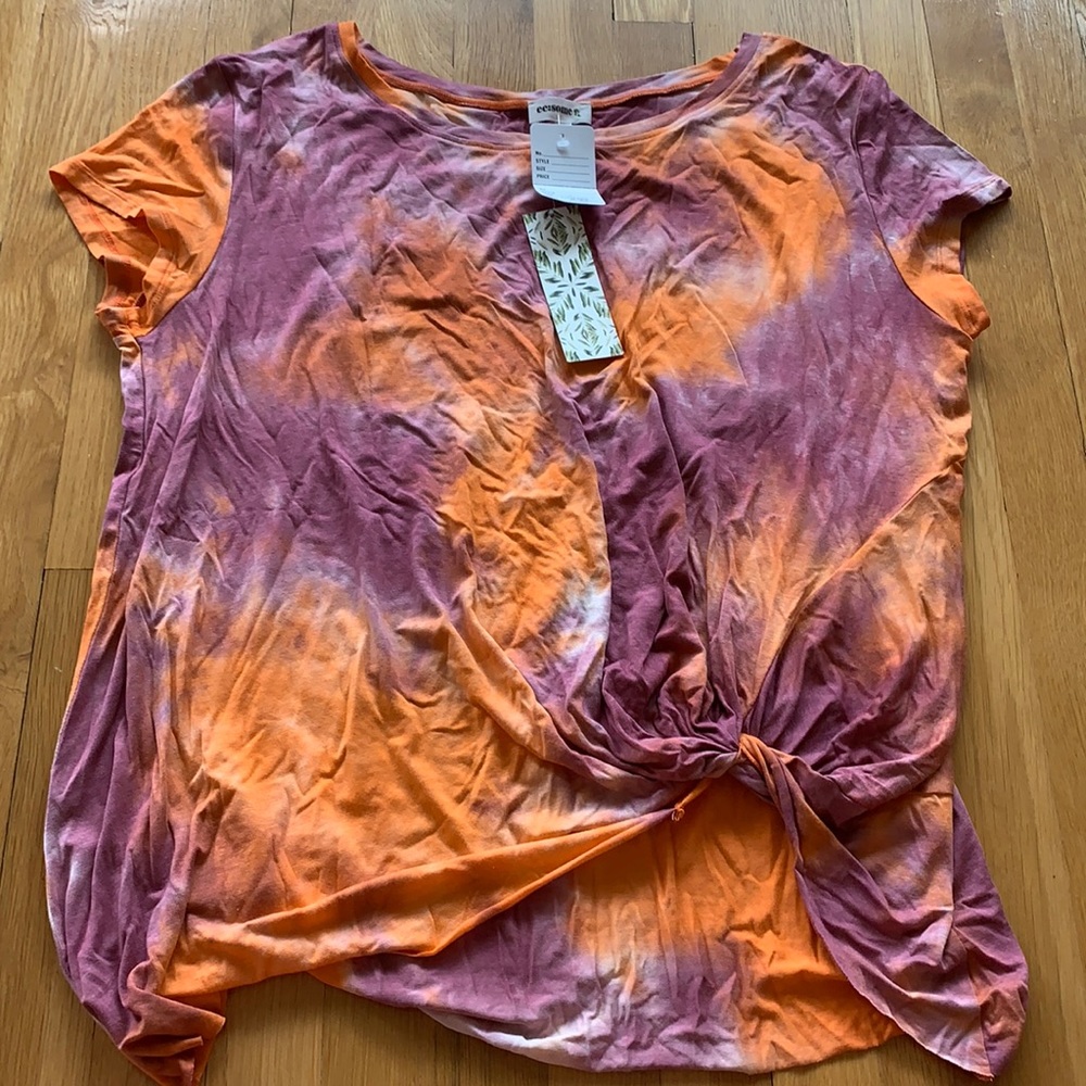 Brand new women’s tie-dye top!
